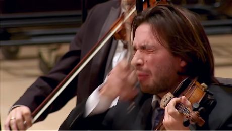violinst of danish orchestra crying out the spice